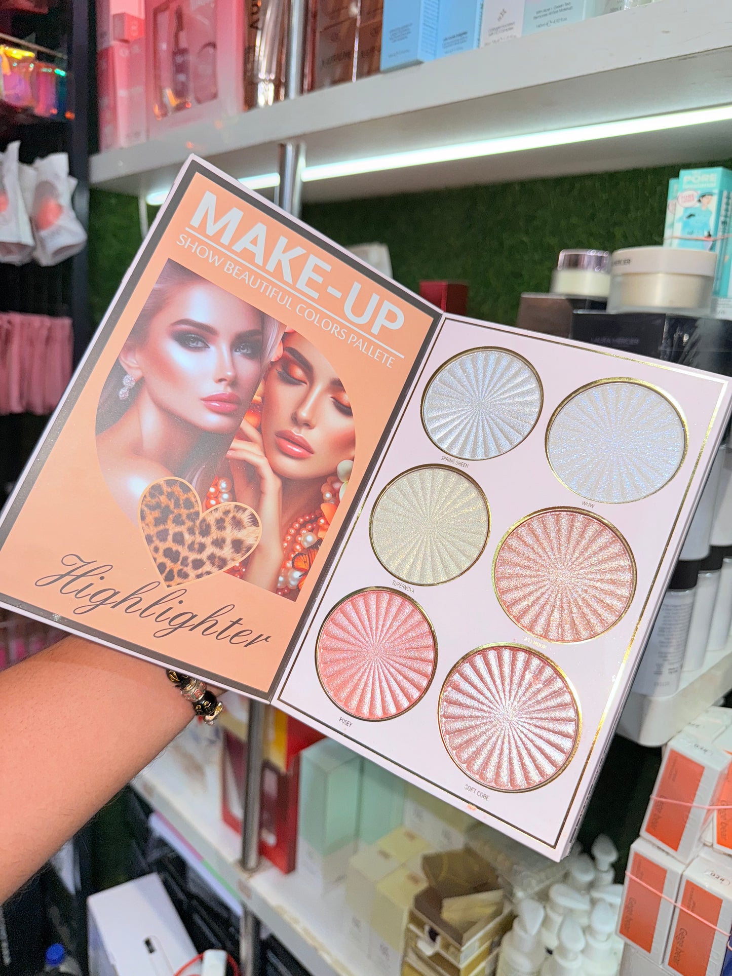 EXCLUSIVE 6 PAGE MAKEUP BOOK