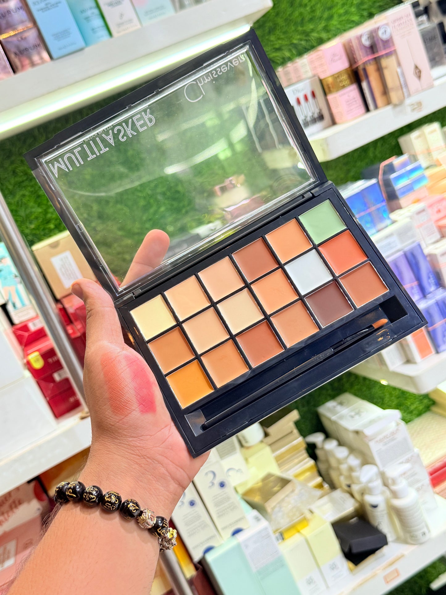 Chrisvenn Multitasker Pro Artist Palette - 18 Color Concealer Pallete