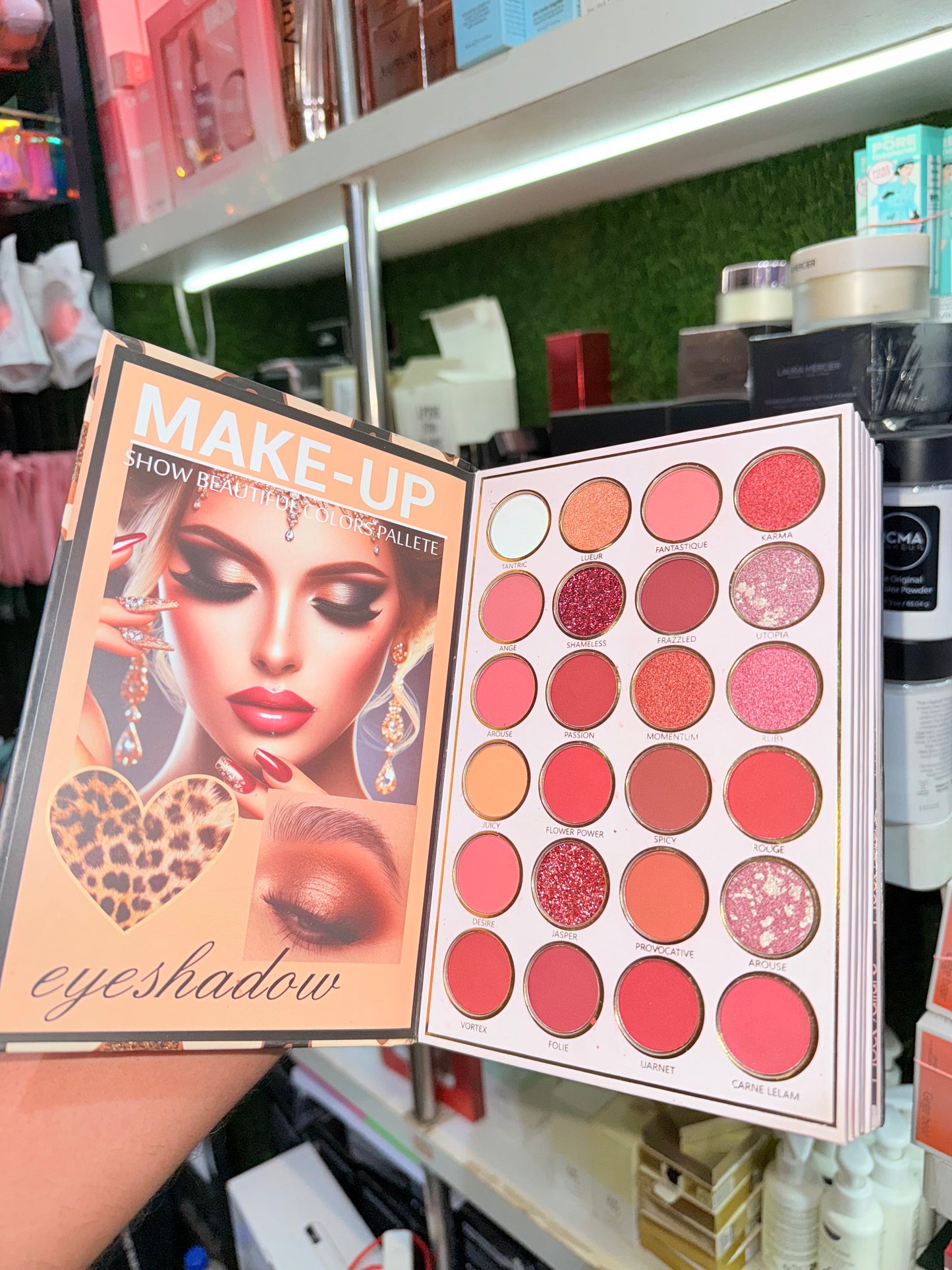 EXCLUSIVE 6 PAGE MAKEUP BOOK