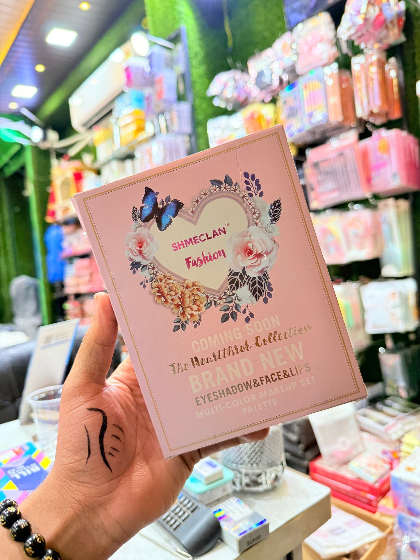 VIRAL MAKEUP BOOK - 5 PAGE