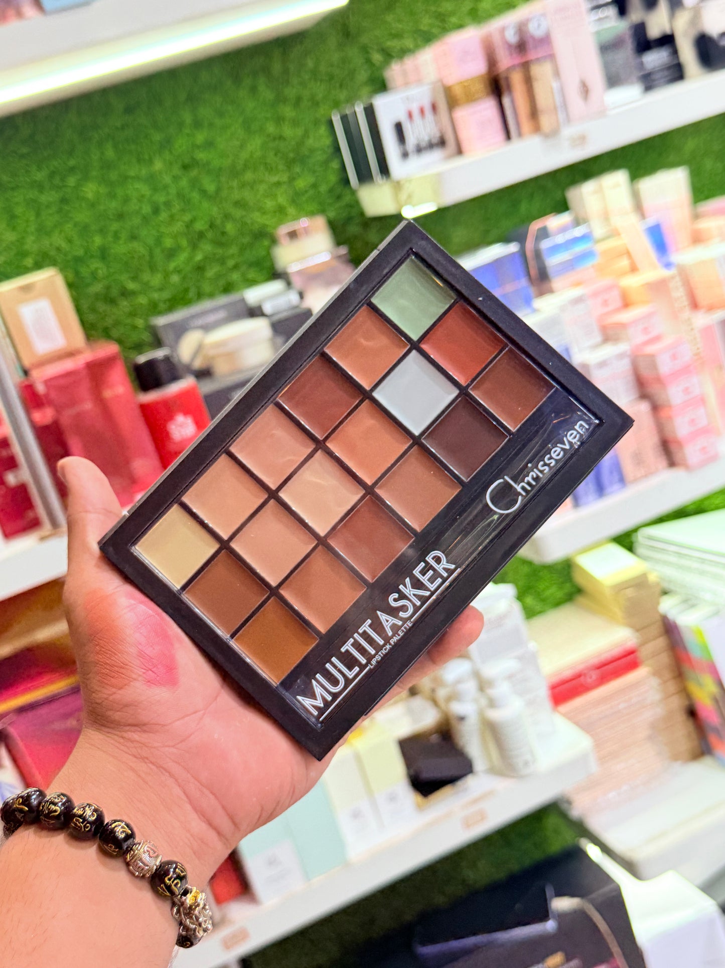 Chrisvenn Multitasker Pro Artist Palette - 18 Color Concealer Pallete