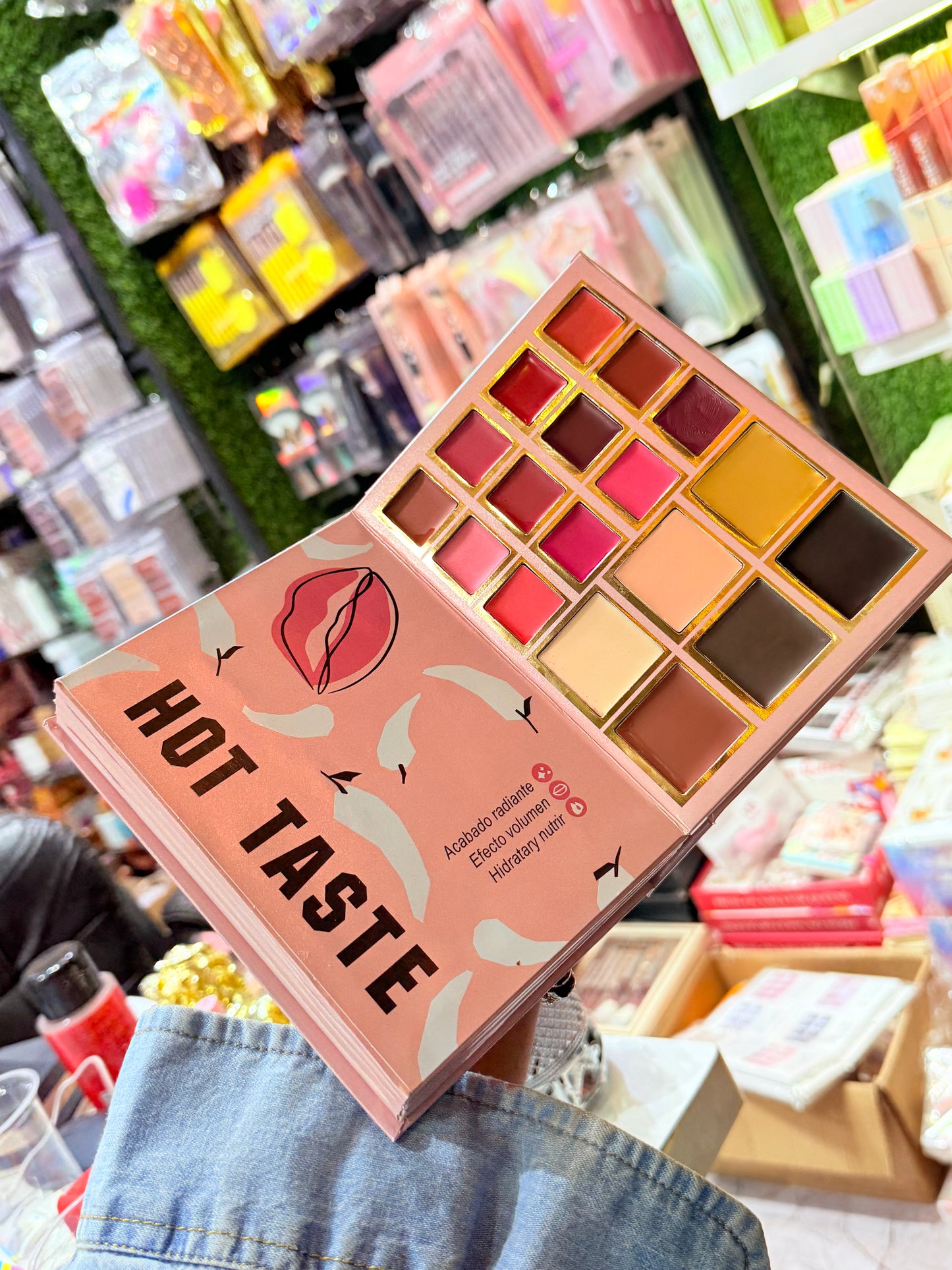 VIRAL MAKEUP BOOK - 5 PAGE