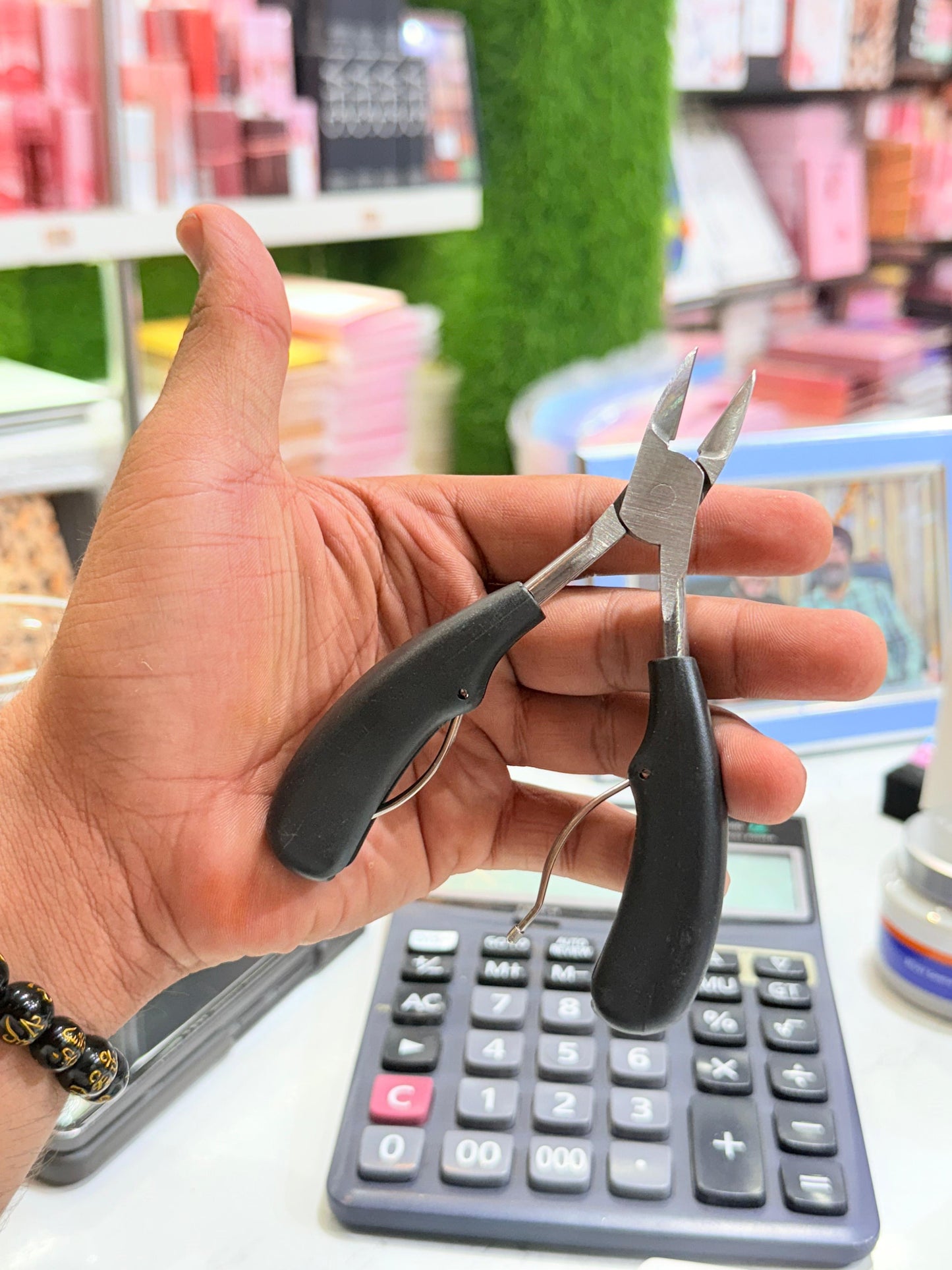 Professional Cuticle Nipper with Comfort Grip Handle