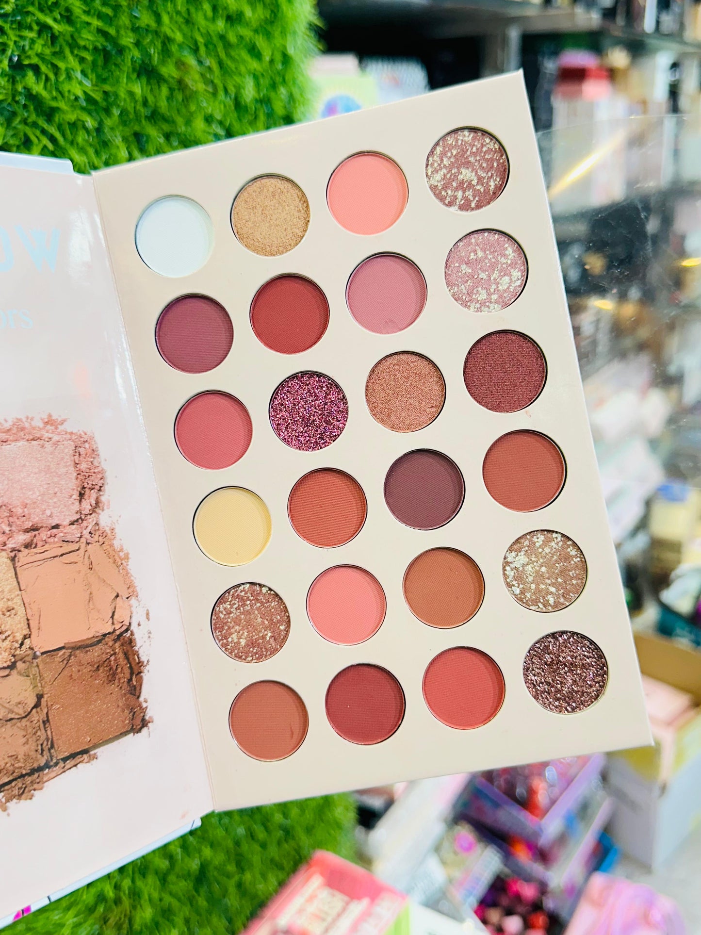 SAGANSINGHMAKEUP Viral Makeup Book - 4 Page
