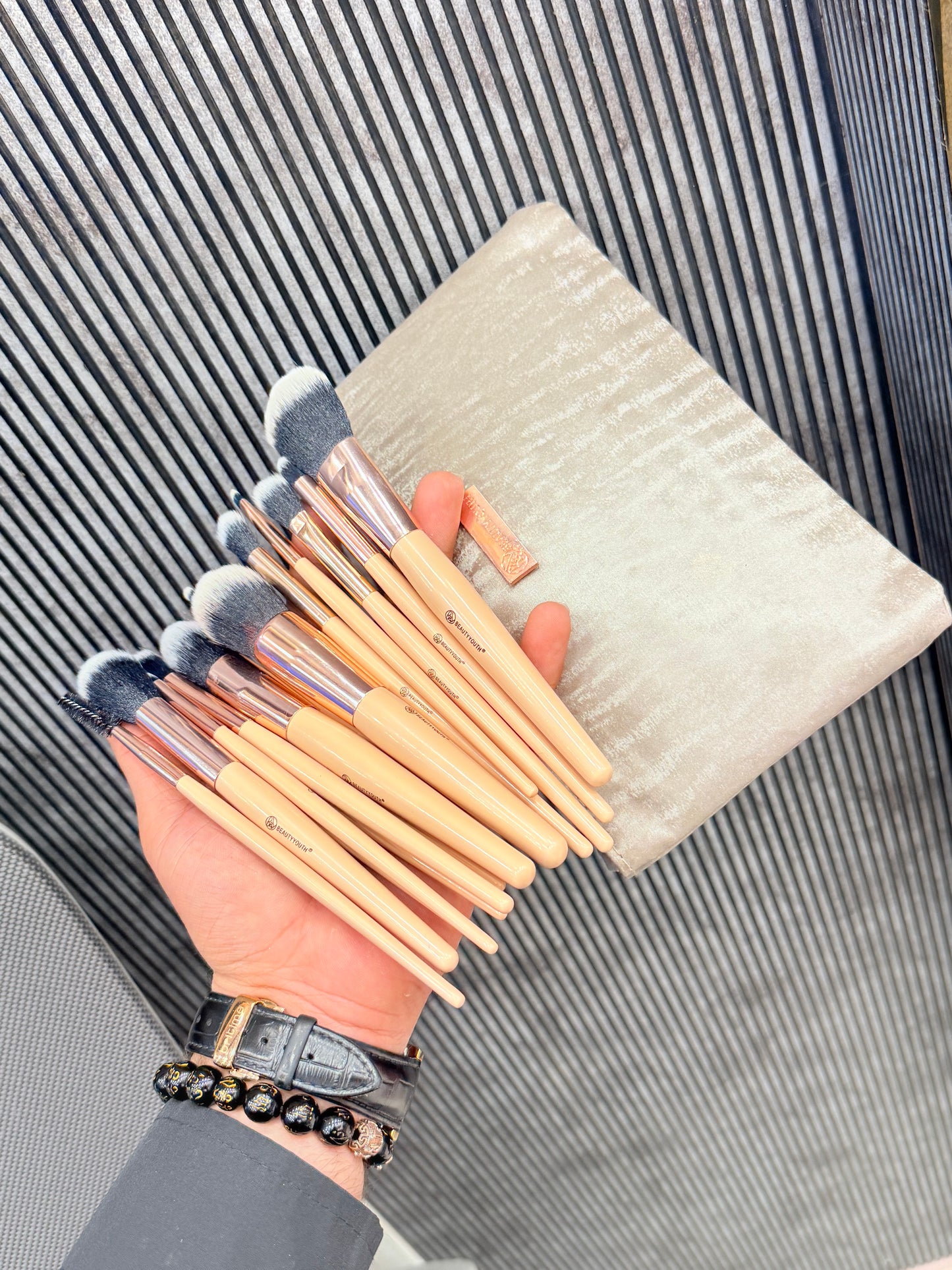 MAKEUP DUO YEAR END SALE Mocallure Makeup Book 5 Page + PRO BRUSH SET 15PCS - VALID TILL 31ST DECEMBER