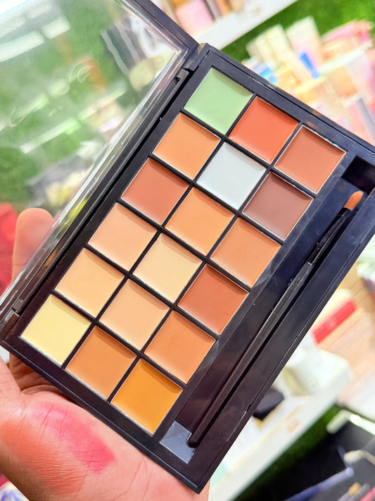 Chrisvenn Multitasker Pro Artist Palette - 18 Color Concealer Pallete