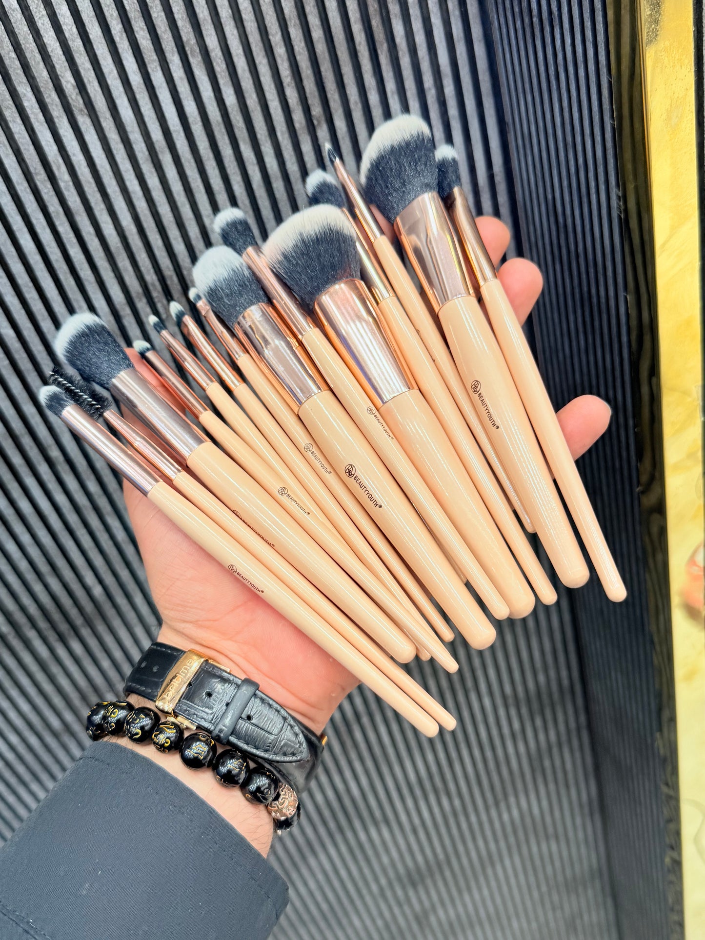 MAKEUP DUO YEAR END SALE Mocallure Makeup Book 5 Page + PRO BRUSH SET 15PCS - VALID TILL 31ST DECEMBER