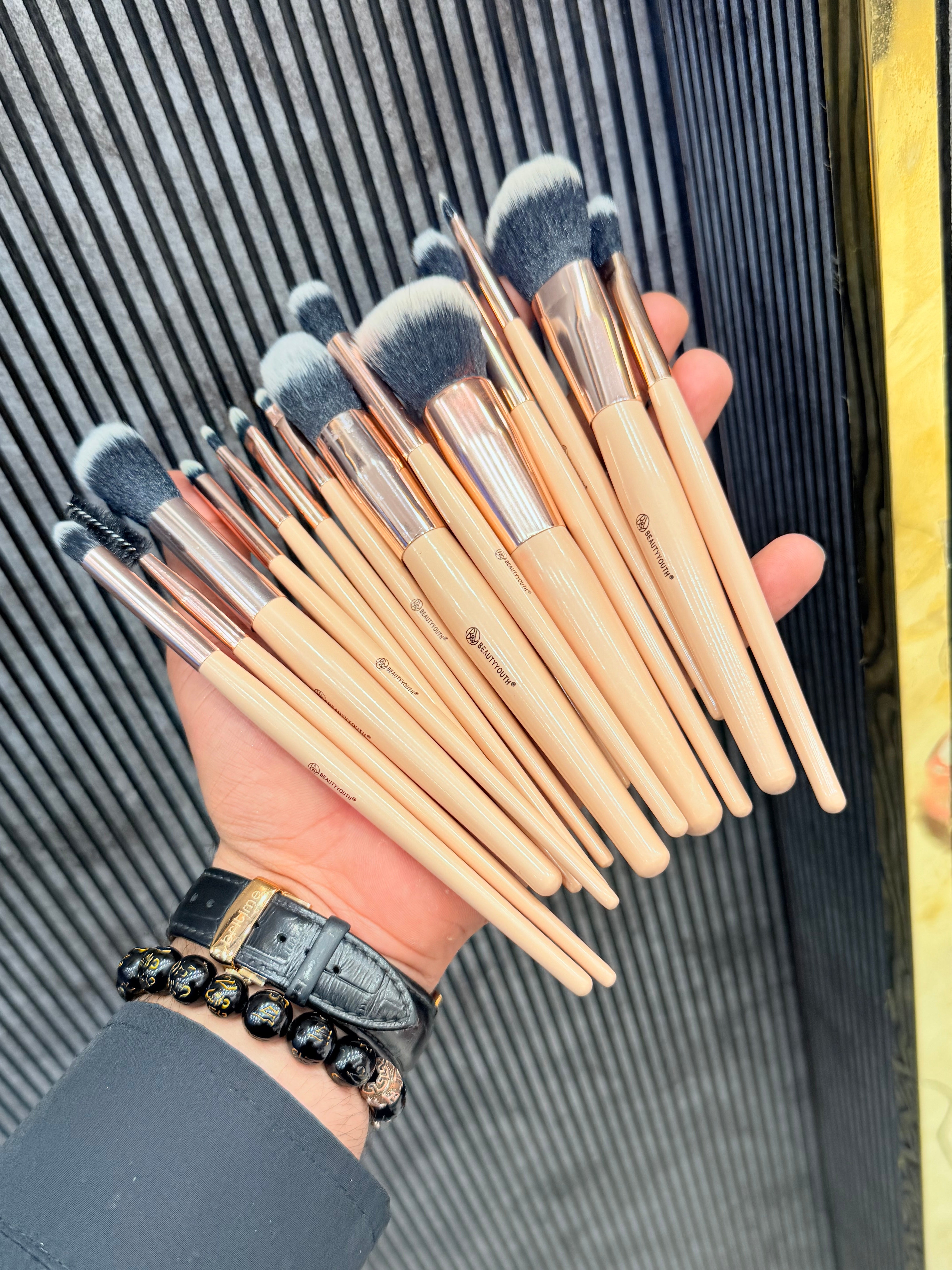 MAKEUP DUO YEAR END SALE Mocallure Makeup Book 5 Page + PRO BRUSH SET 15PCS - VALID TILL 31ST DECEMBER