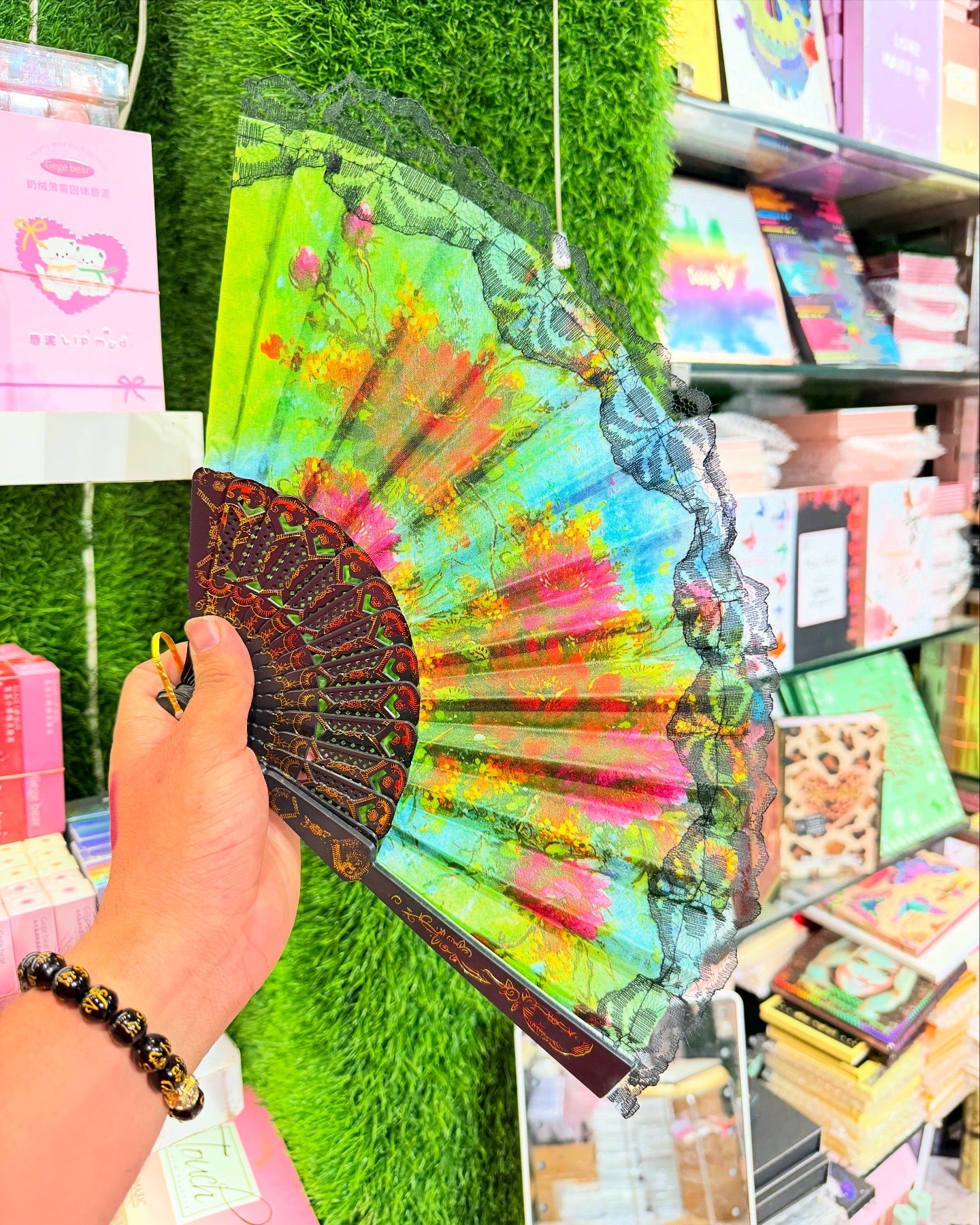 Vintage Luxe Japanese Handfans 🪭👒
Set of 3pcs