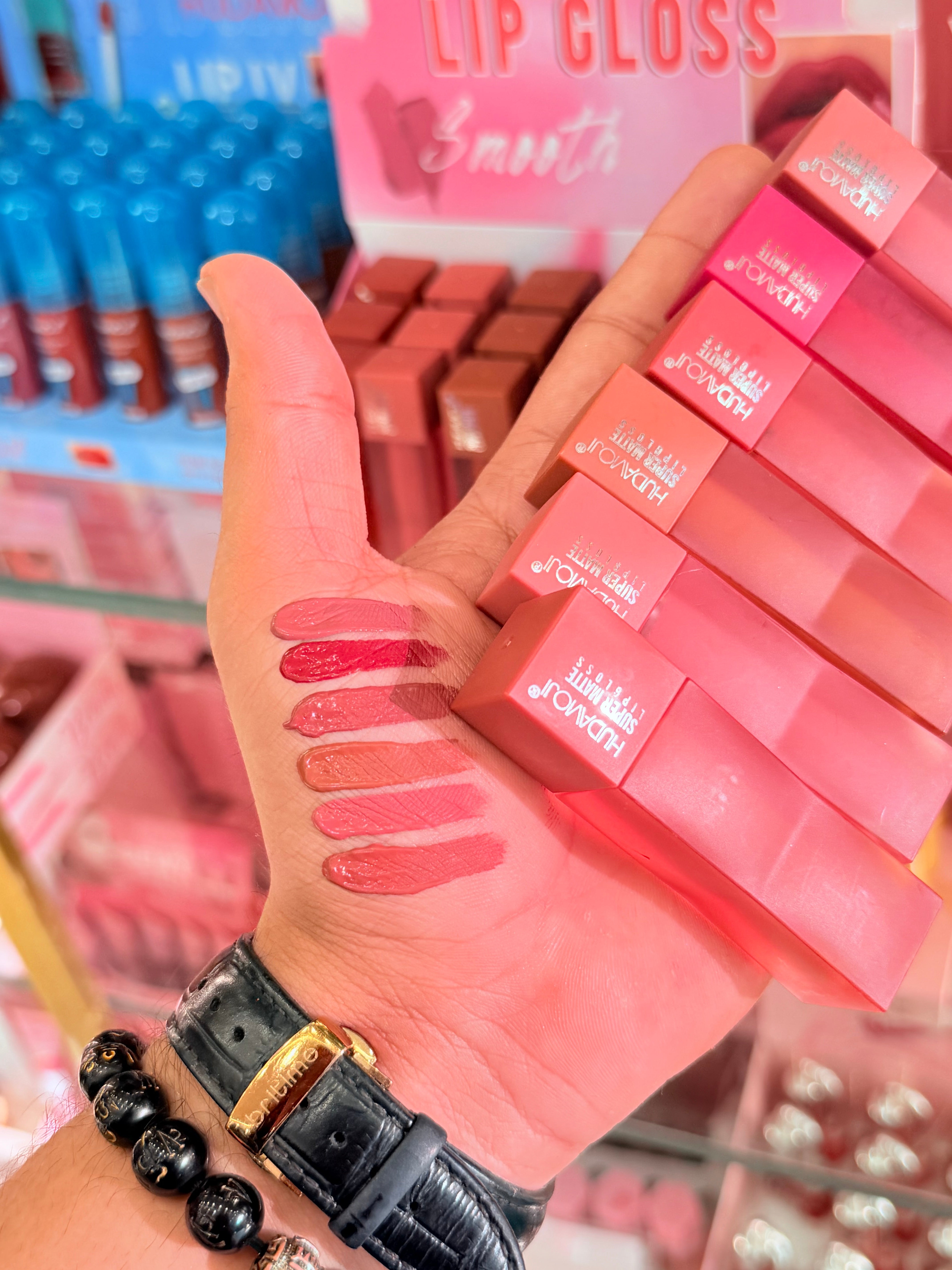 BUNDLE HUDAMOJI Lip Gloss Smootch Set of 6 – Ultra Glossy Long Lasting Shades | Unbelievable Price ₹799