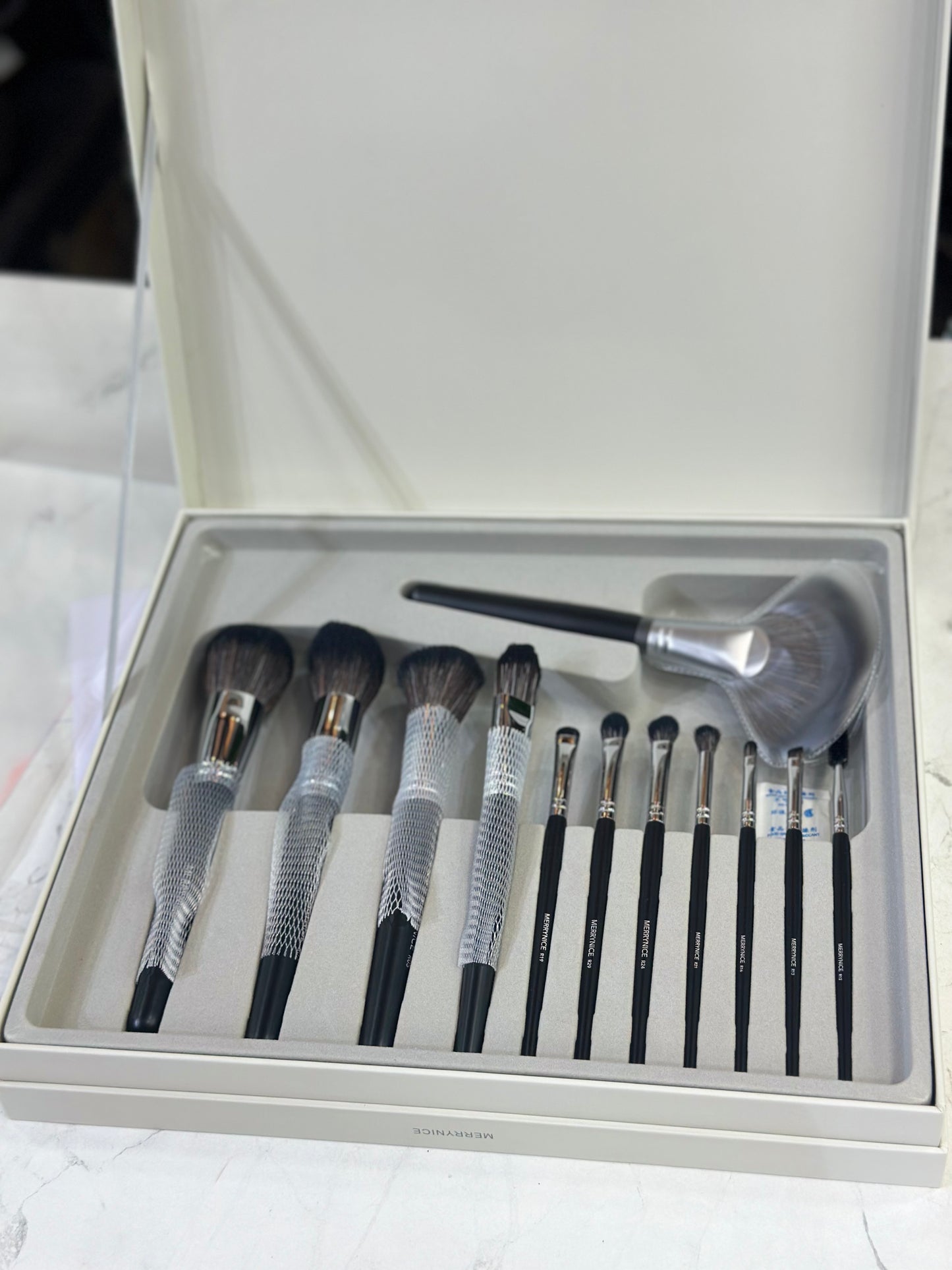 MERRYNICE KOREAN PROFESSIONAL MAKEUP BRUSHES SET OF 12PCS