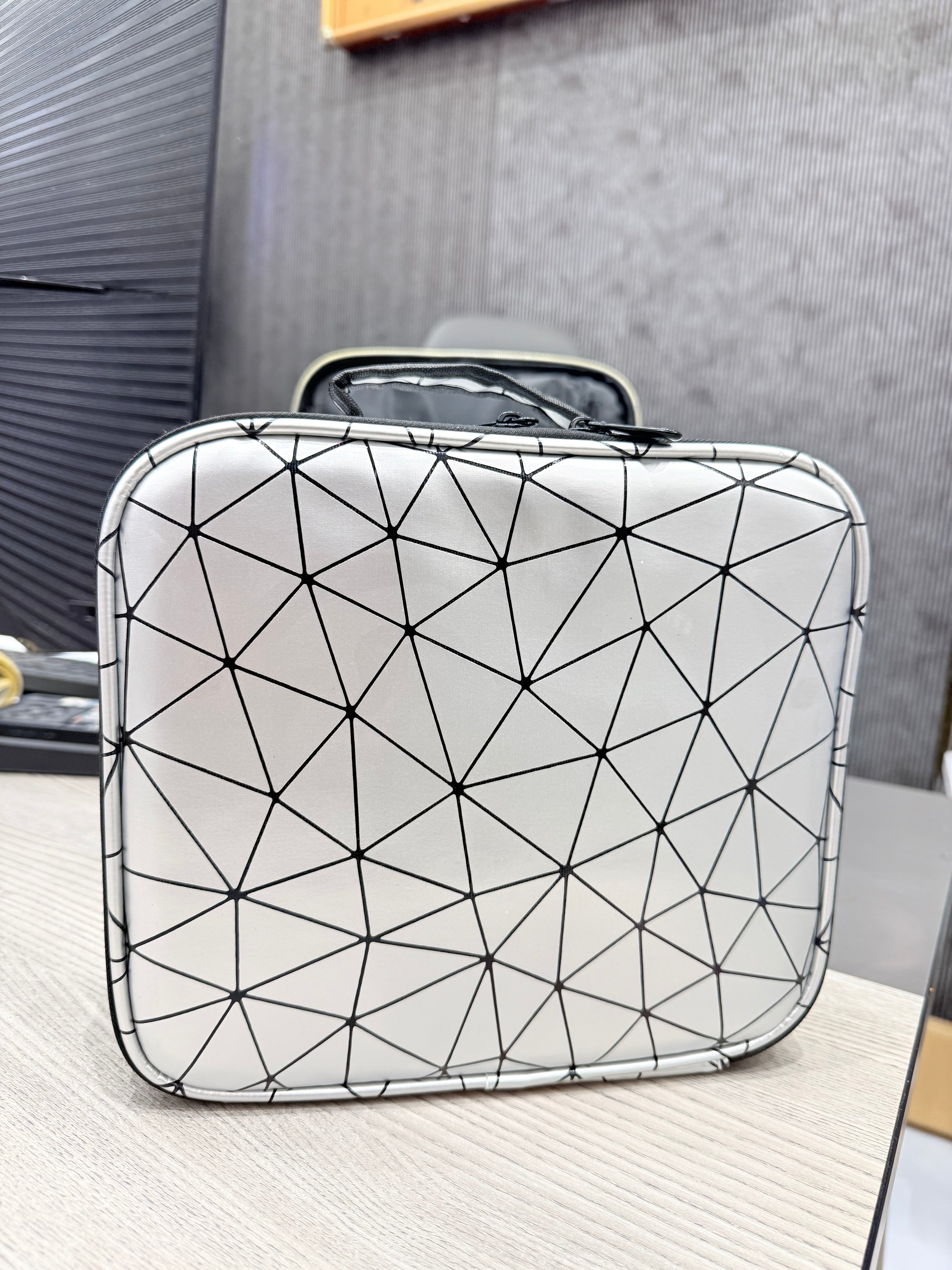 Luxury Geometric Makeup & Vanity Organizer Case – Travel Friendly Multi Compartment Storage Bag