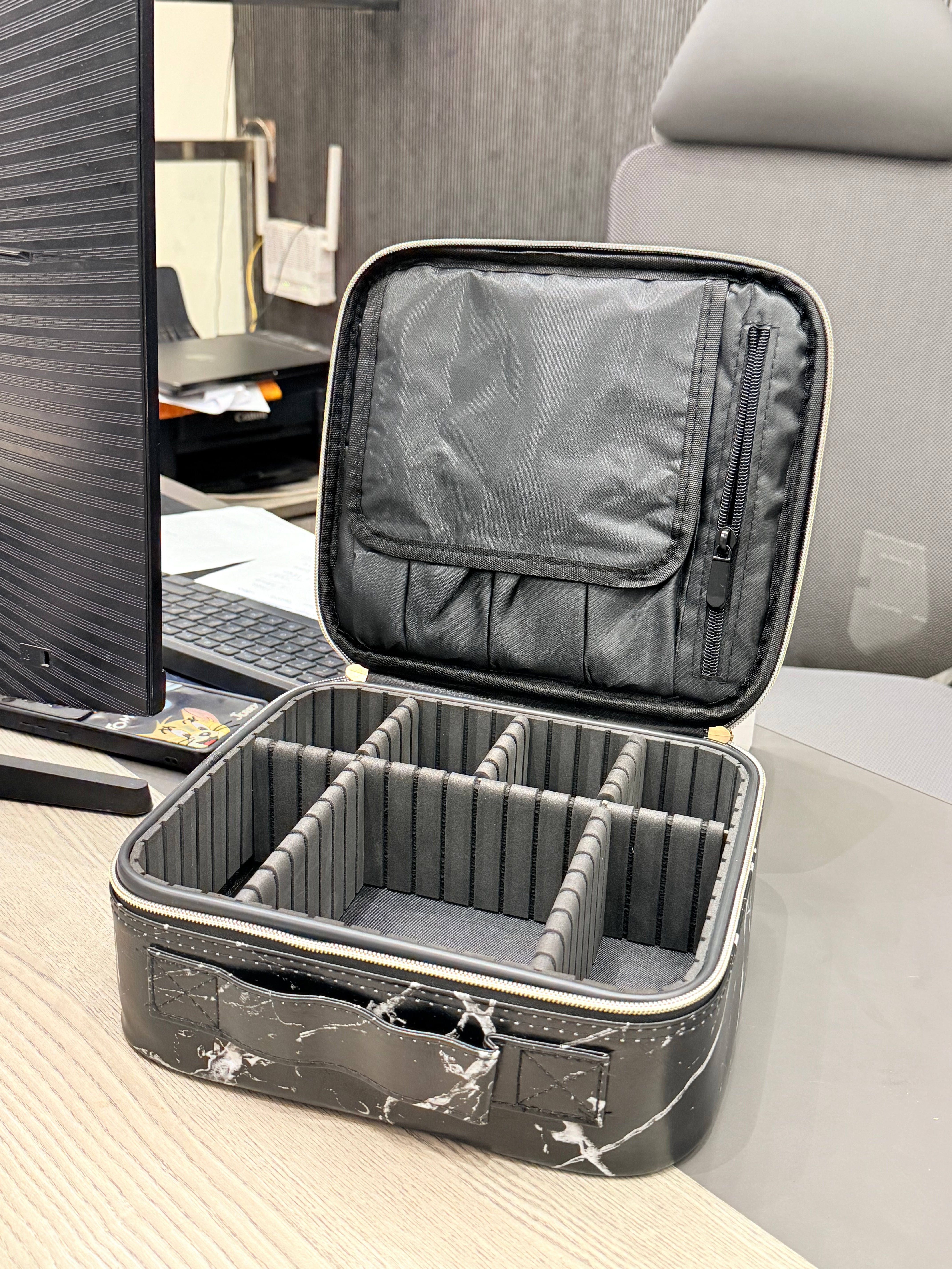 Luxury Geometric Makeup & Vanity Organizer Case – Travel Friendly Multi Compartment Storage Bag
