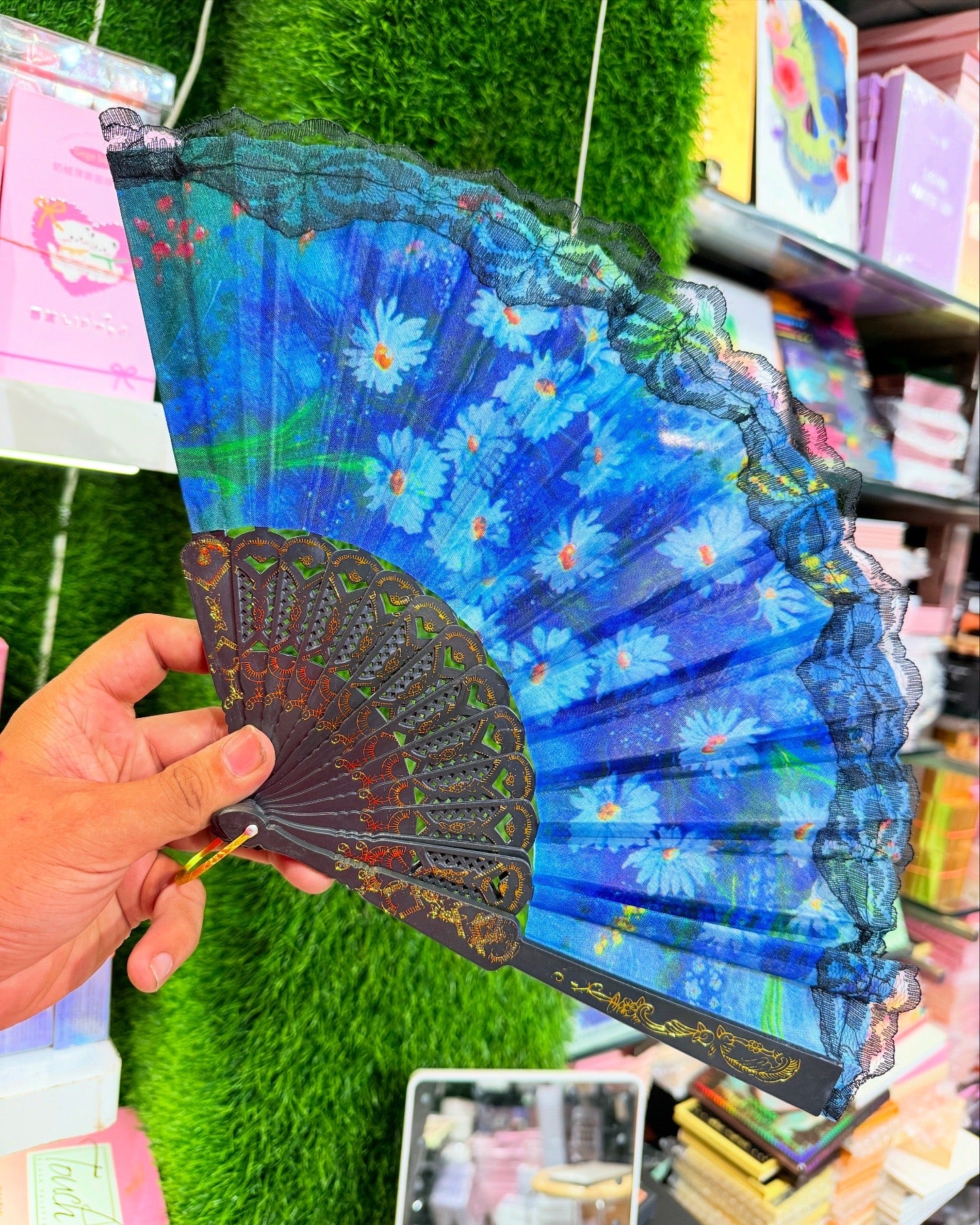 Vintage Luxe Japanese Handfans 🪭👒
Set of 3pcs