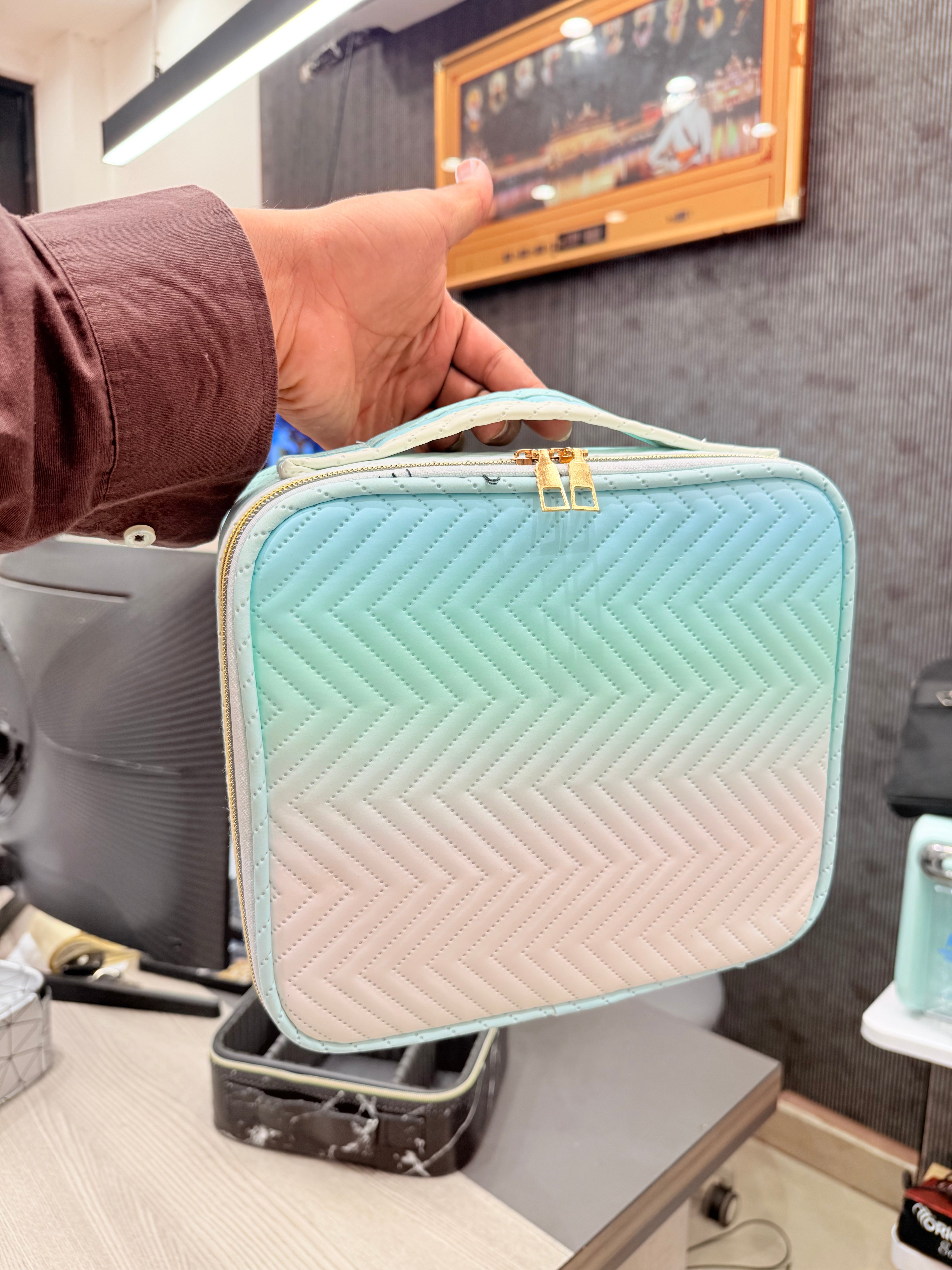 Luxury Geometric Makeup & Vanity Organizer Case – Travel Friendly Multi Compartment Storage Bag