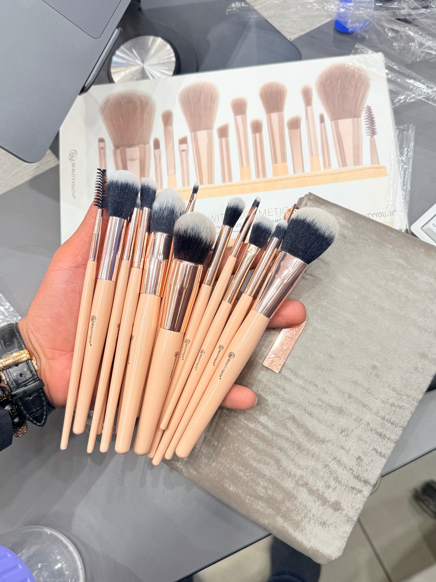 MAKEUP DUO YEAR END SALE Mocallure Makeup Book 5 Page + PRO BRUSH SET 15PCS - VALID TILL 31ST DECEMBER