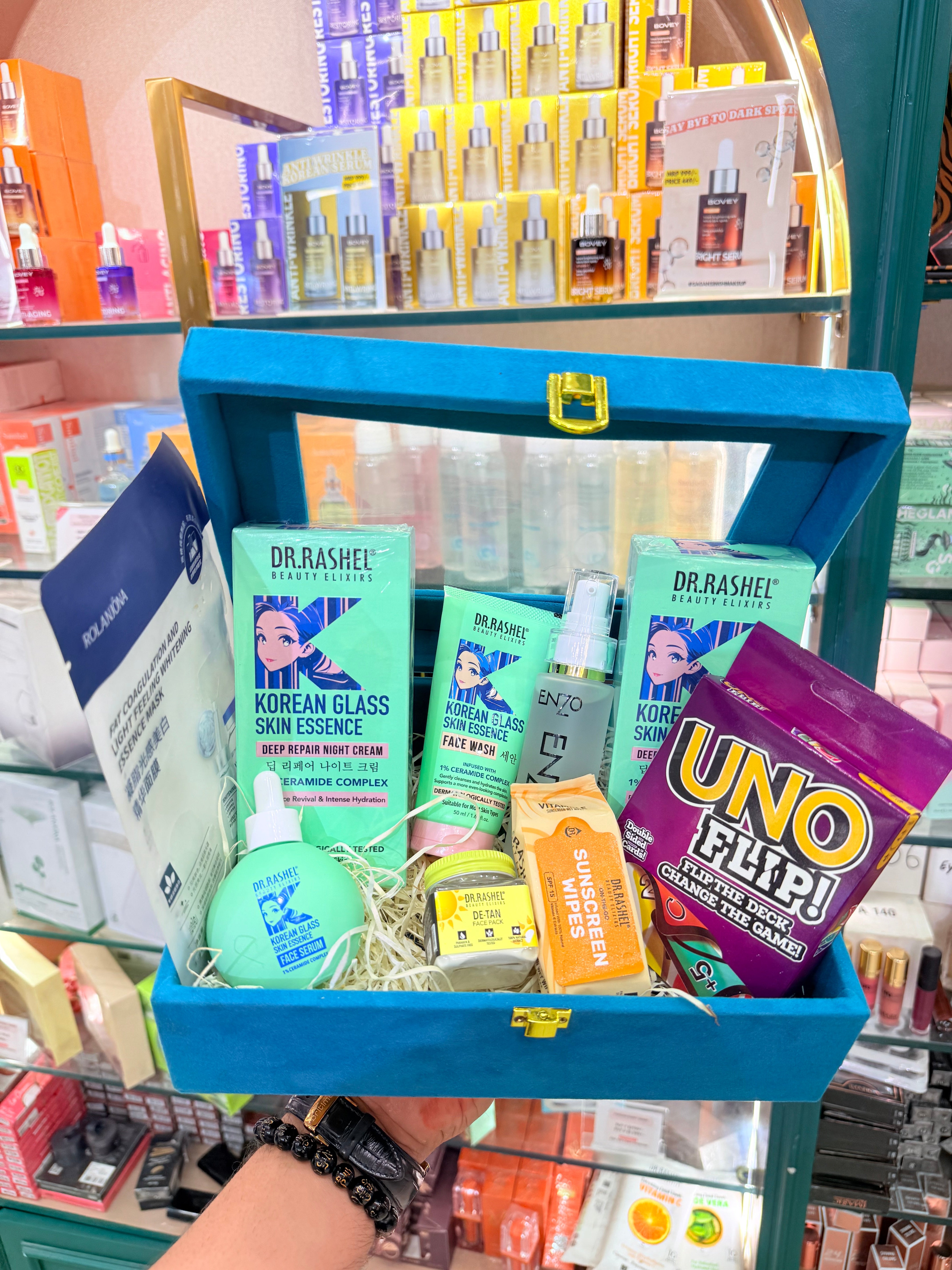 Valentine Glow & Grooming Hamper for Him 💼✨
Skincare • Haircare • Fun Inside - Booking Closes on 7th Feb