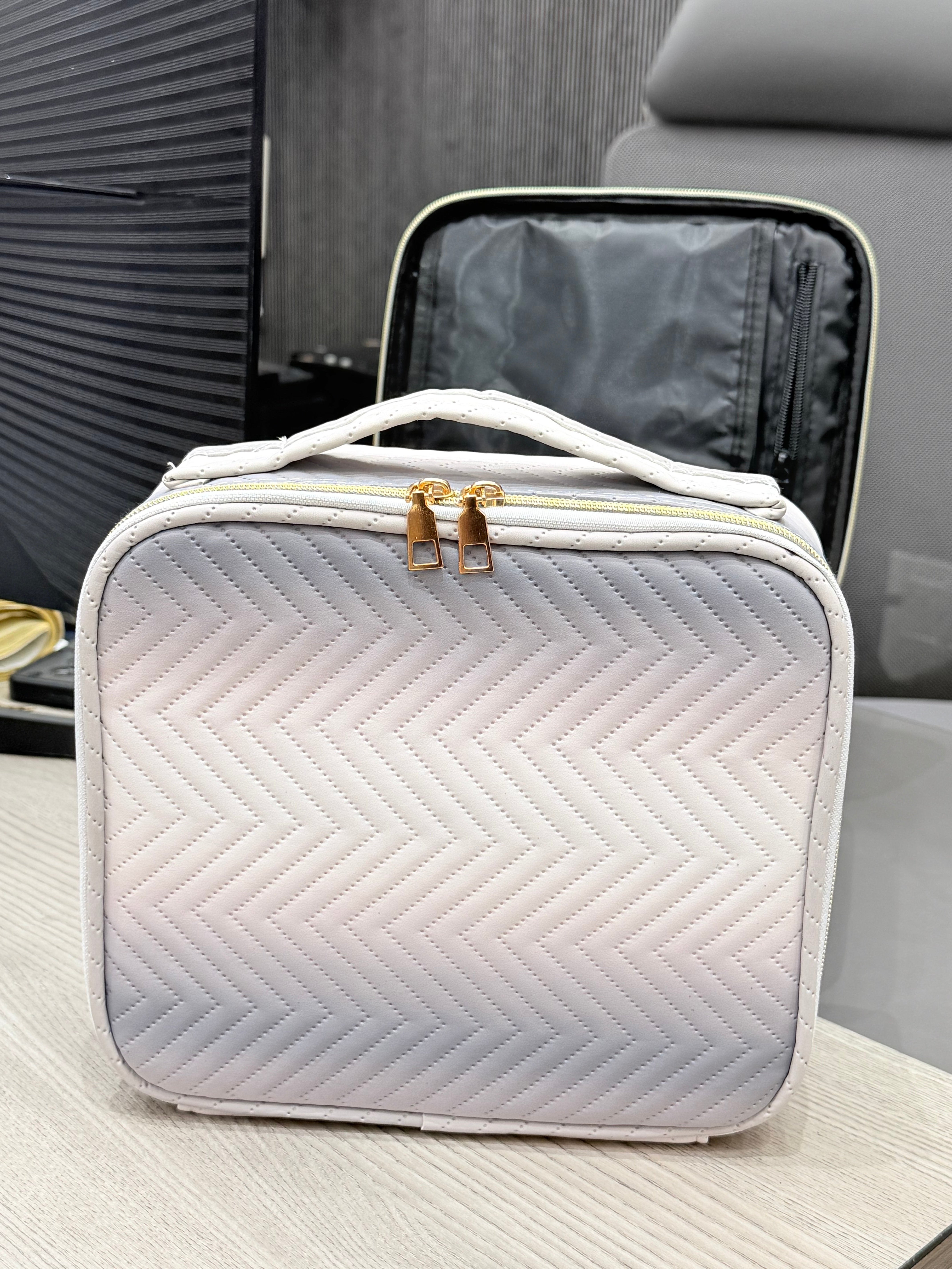 Luxury Geometric Makeup & Vanity Organizer Case – Travel Friendly Multi Compartment Storage Bag