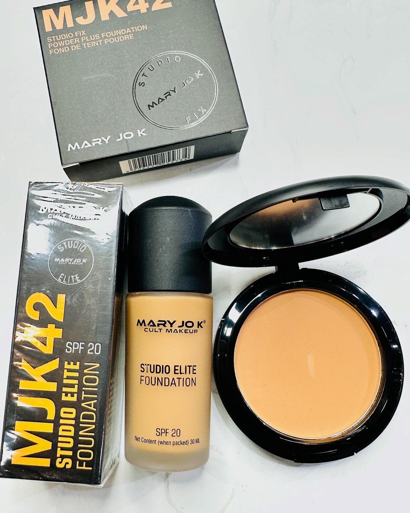 MARY JO K MAKEUP COMBO (1 Studio Compact Powder, 1 Studio Foundation, 1 Wrist Makeup Mixing Pallete)