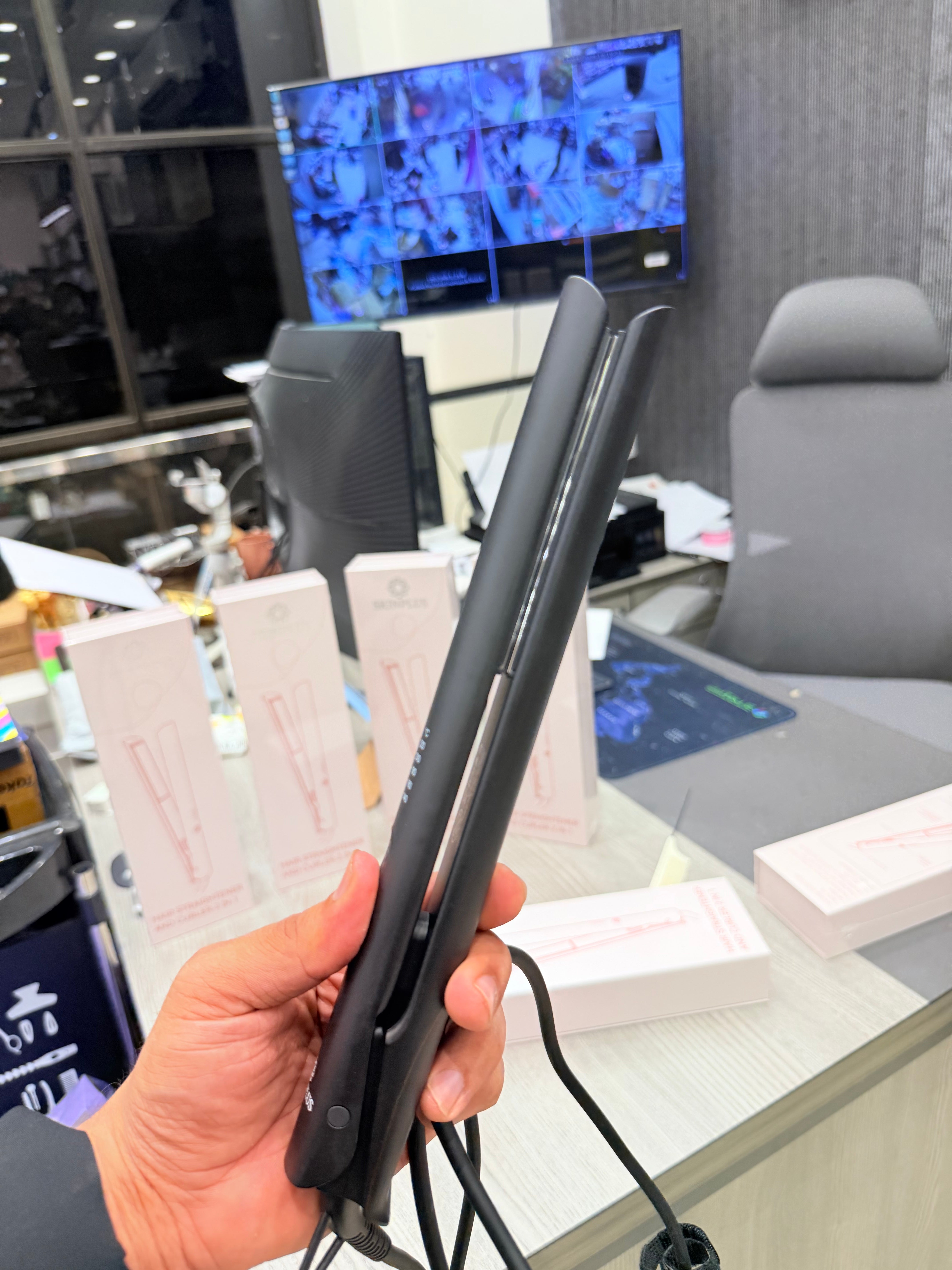 SkinPlus Hair Straightener & Curler 2-in-1 – Titanium Plates, Adjustable Temperature, Professional Hair Styling Tool