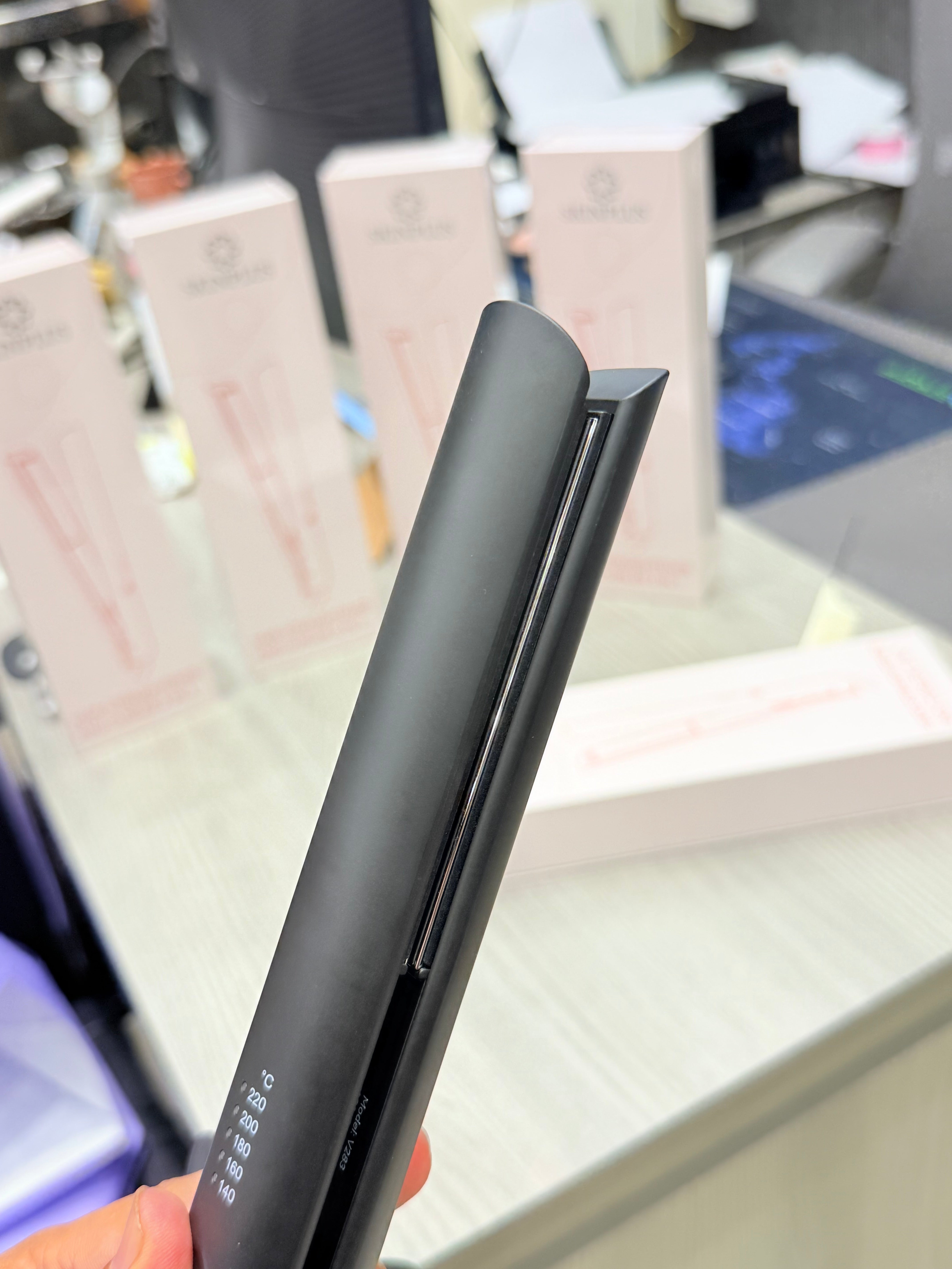 SkinPlus Hair Straightener & Curler 2-in-1 – Titanium Plates, Adjustable Temperature, Professional Hair Styling Tool