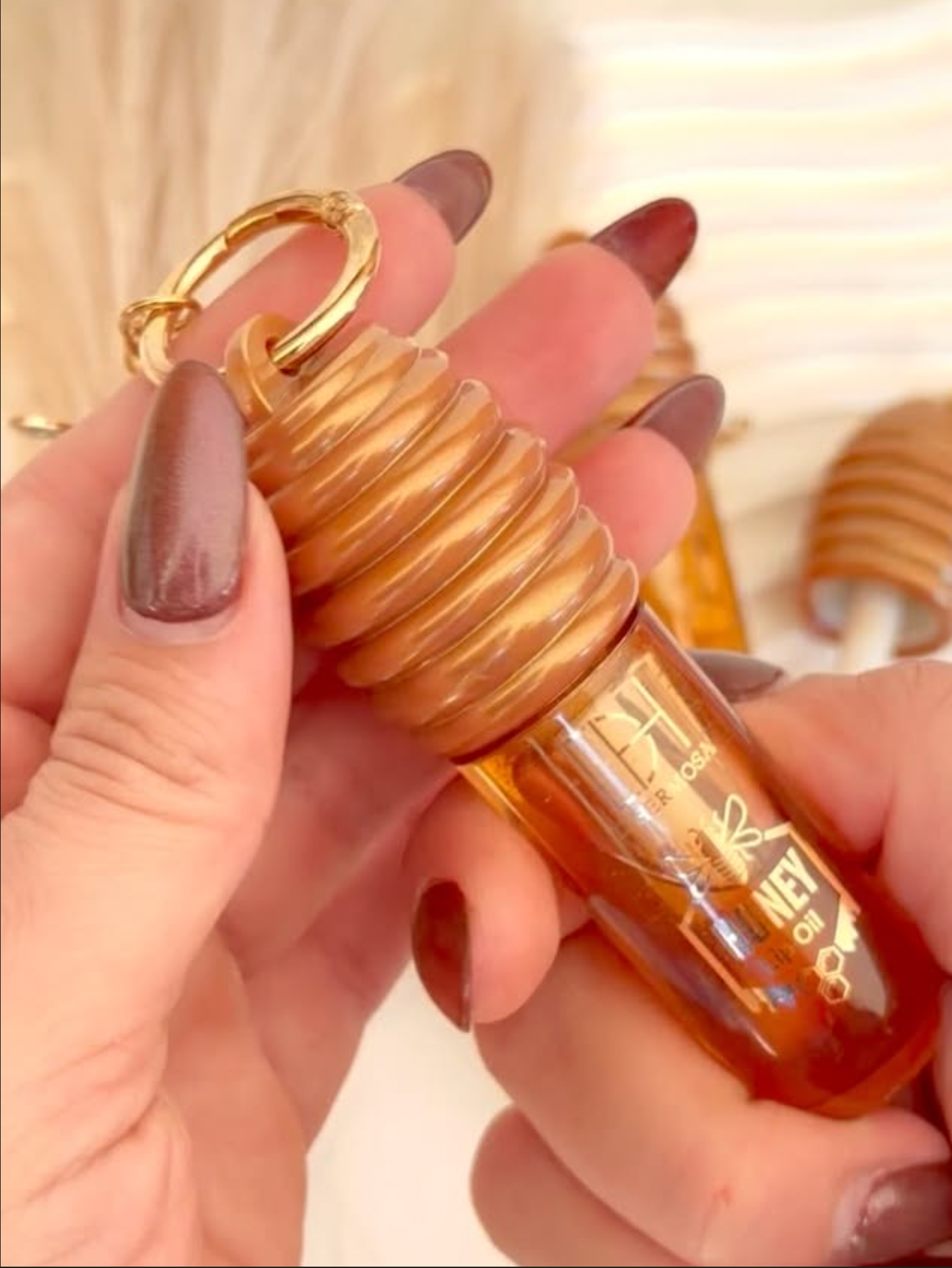 Honey Lip Oil Gloss Keychain – Pack of 24 PCS 🍯💋 | Hydrating Gloss (Wholesale)