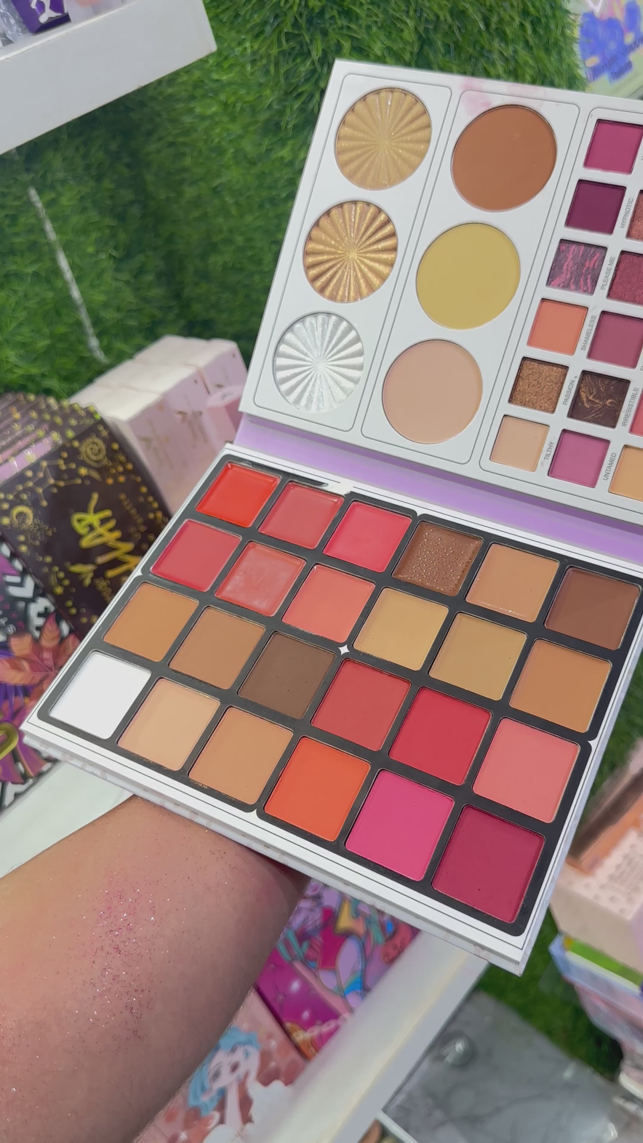 Load video: DAROGE LOVE MAKEUP PALLETE | LIP PALLETE | HIGHLIGHTERS | BLUSHERS | CONTOURS | CONCEALERS | EYESHADOWS 2