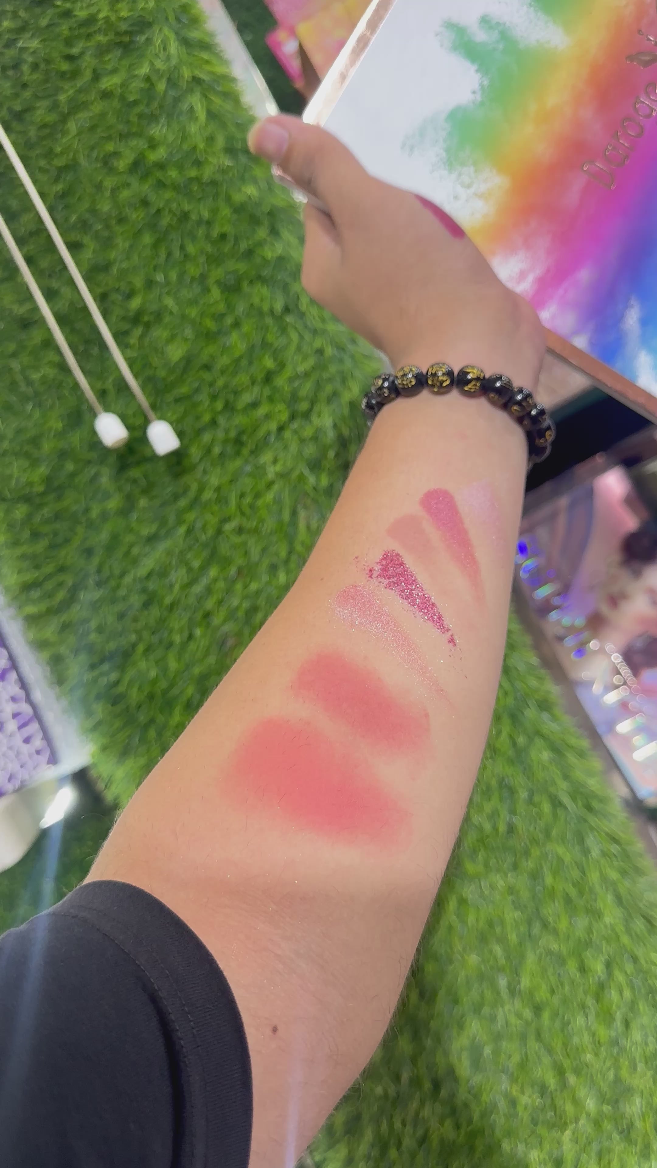 Load video: DAROGE DUBAI SUPRISE PALLETE | GLOW UP HIGHLIGHTERS | EYESHADOWS | BLUSHERS | PROFESSIONAL MAKEUP