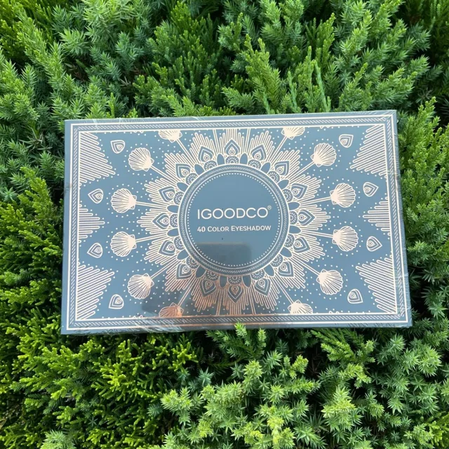 IGOODCO Eye shadows Cruelty Free black Holographic Eyeshadow Palette