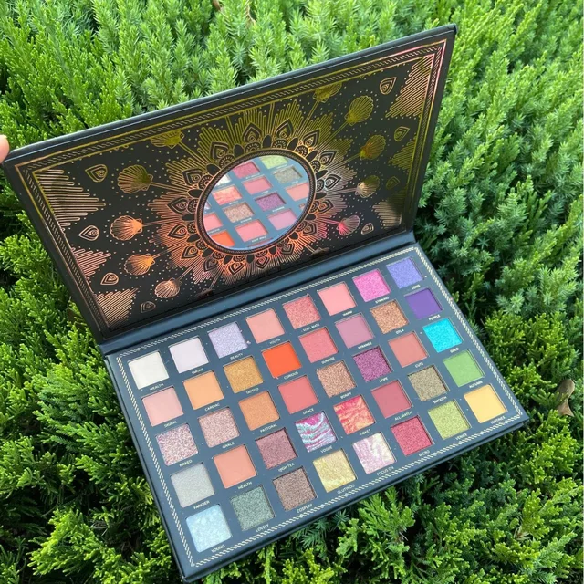 IGOODCO Eye shadows Cruelty Free black Holographic Eyeshadow Palette